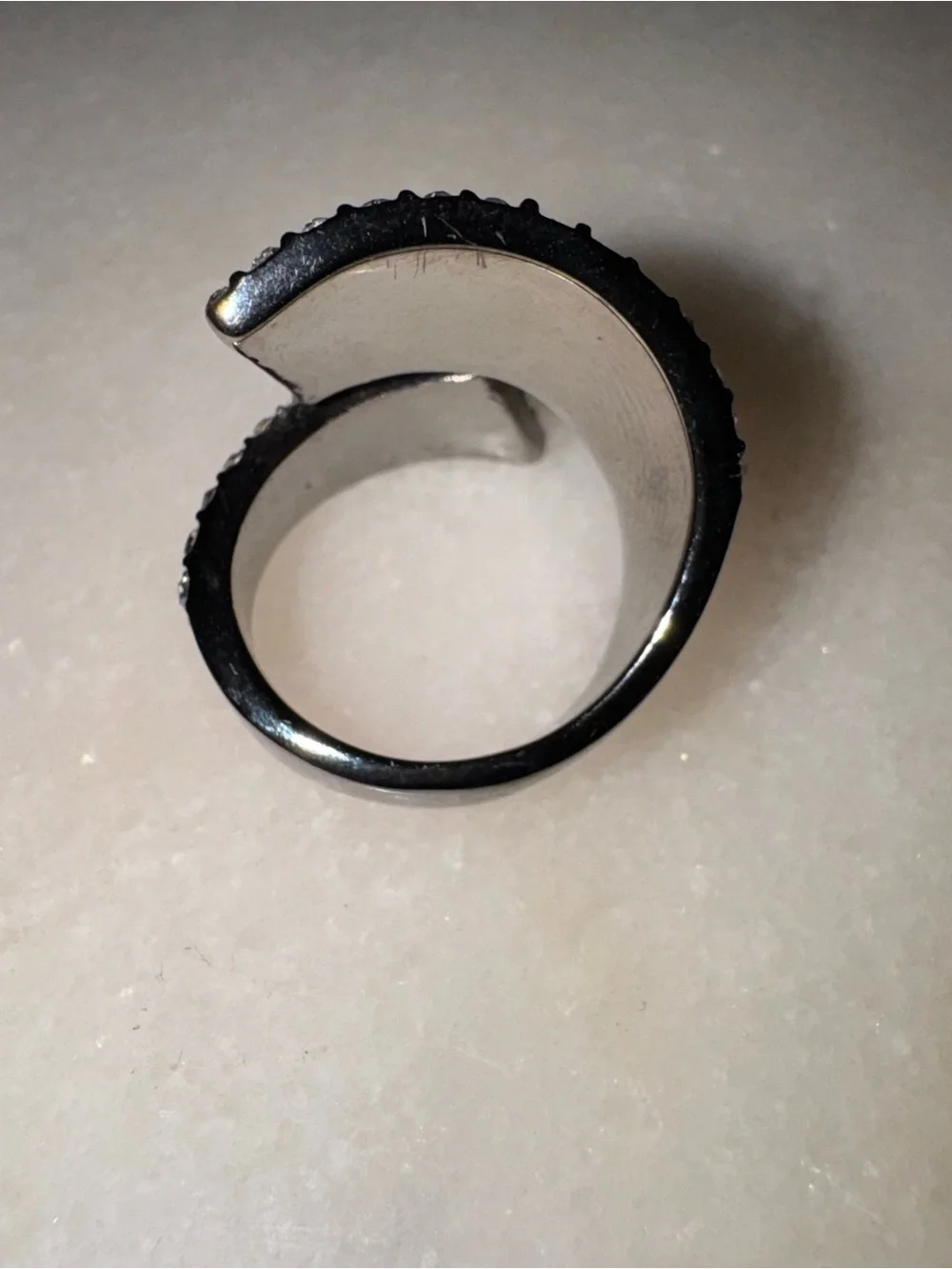 Glitter & stone wrap hematite ring